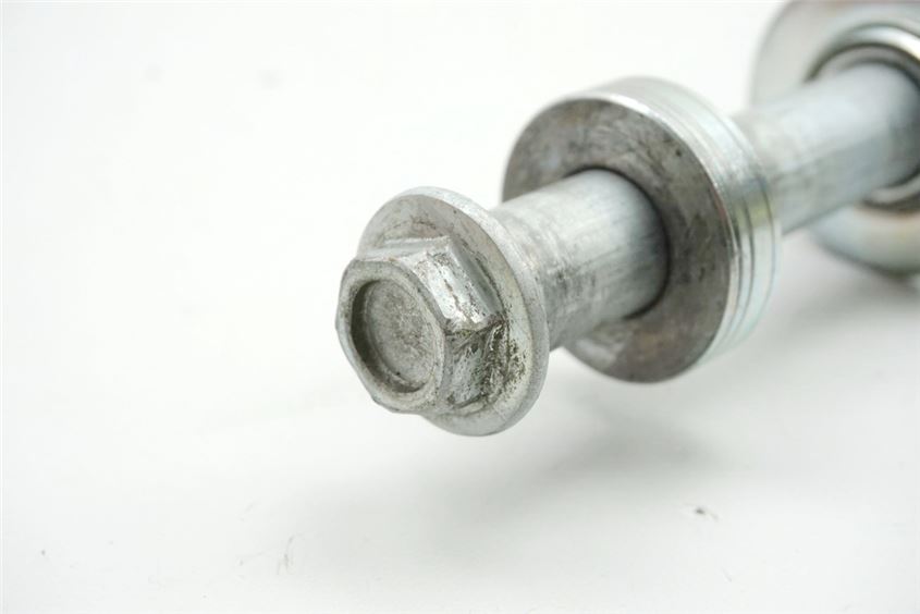 SUZUKI GSXF 600 GN72AB REAR AXLE AXLE SPACERS
