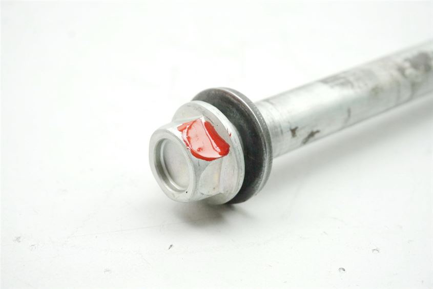 SUZUKI GSXF 600 GN72AB SWINGARM AXLE PIVOT SHAFT