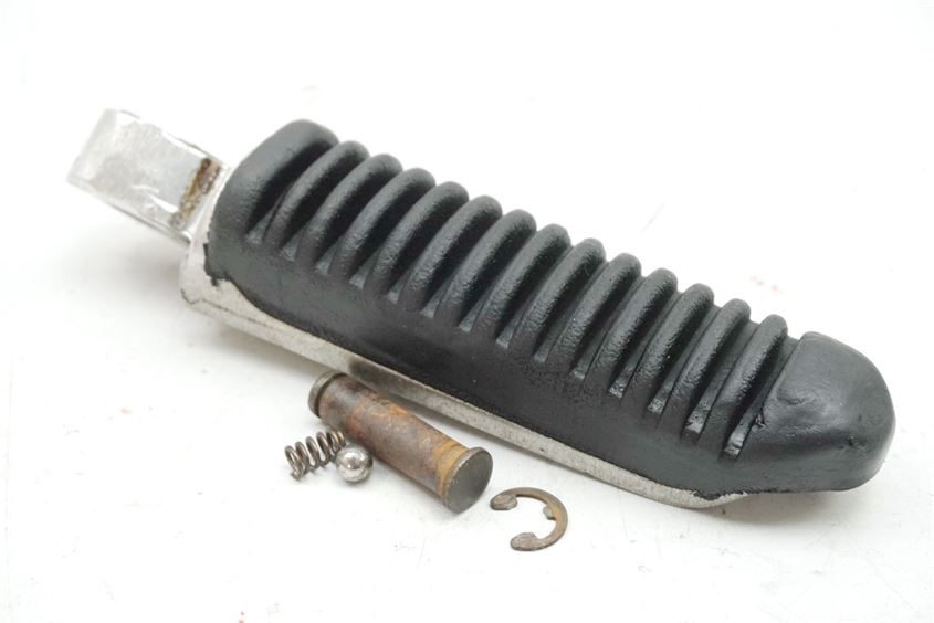SUZUKI GSXF 600 GN72AB PASSENGER FOOTREST RIGHT
