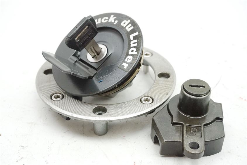 SUZUKI GSXF 600 GN72AB TAPA DE DEPÓSITO