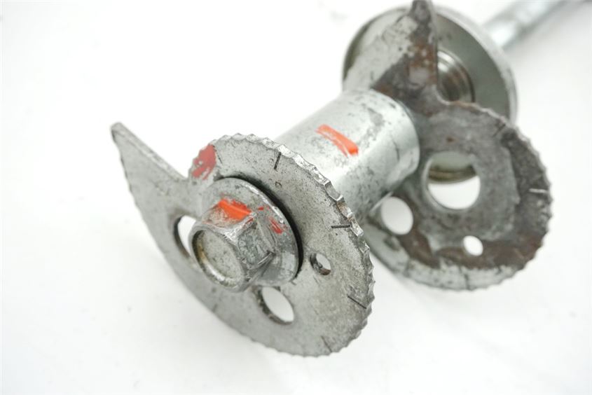 KYMCO STRYKER AF 125 STECKACHSE HINTEN ACHSE DISTANZEN KETTENSPANNER