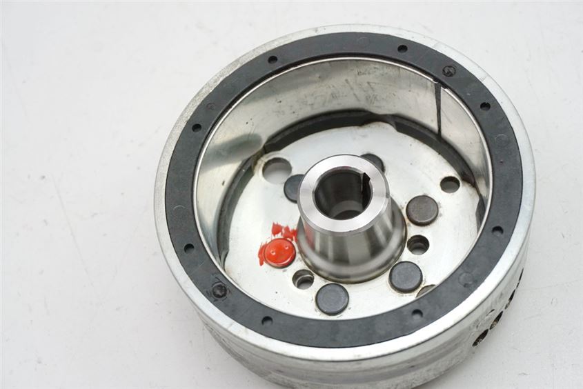 SUZUKI RG 80 GAMMA NC11A LIMA ROTOR POLRAD LICHTMASCHINE