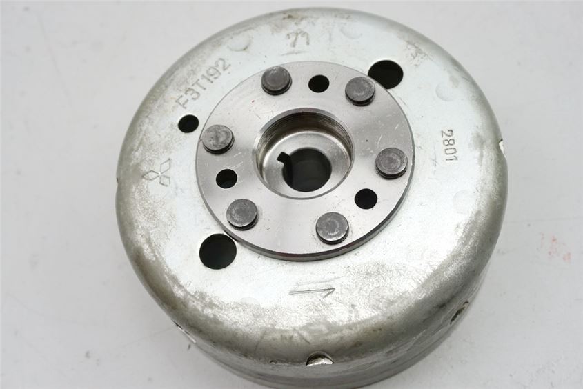 SUZUKI RG 80 GAMMA NC11A LIMA ROTOR POLRAD LICHTMASCHINE