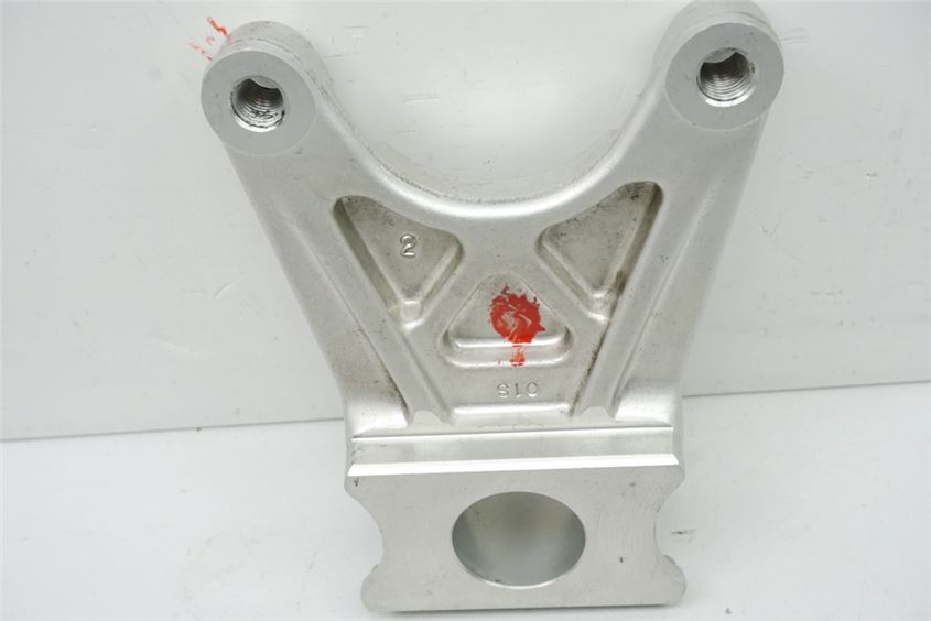 YAMAHA YZF R1 RN04 PLACA DE ANCLAJE DE LA PINZA DE FRENO TRASERA