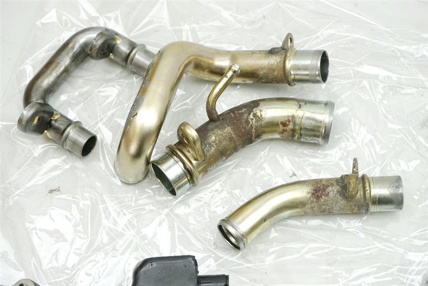 YAMAHA YZF R1 RN04 TORNILLOS Y PIEZAS PEQUEÑAS - MOTOR