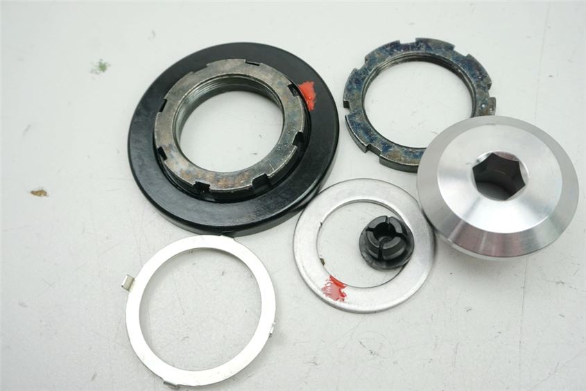 KAWASAKI Z 900 ZR900D D1 MUTTER LENKKOPF SCHRAUBE ARRETIERUNG GABELBRÜCKE