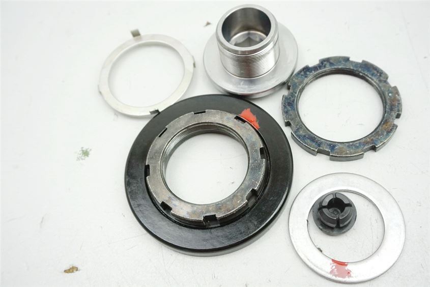 KAWASAKI Z 900 ZR900D D1 MUTTER LENKKOPF SCHRAUBE ARRETIERUNG GABELBRÜCKE