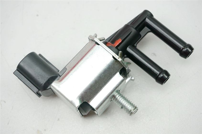 KAWASAKI Z 900 ZR900D D1 VENTIL AKTIV KOHLEFILTER SENSOR