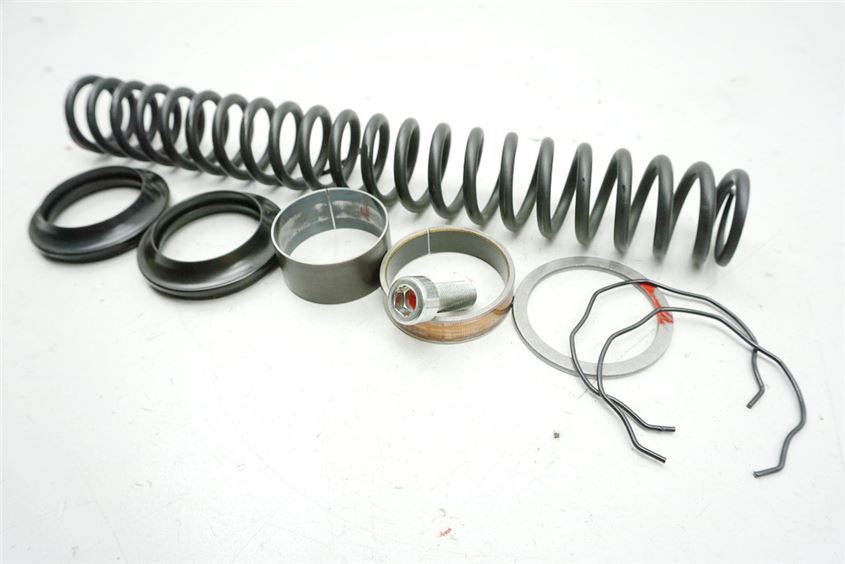 KAWASAKI Z 900 ZR900D D1 FORK SPRING FORK TUBE FORK