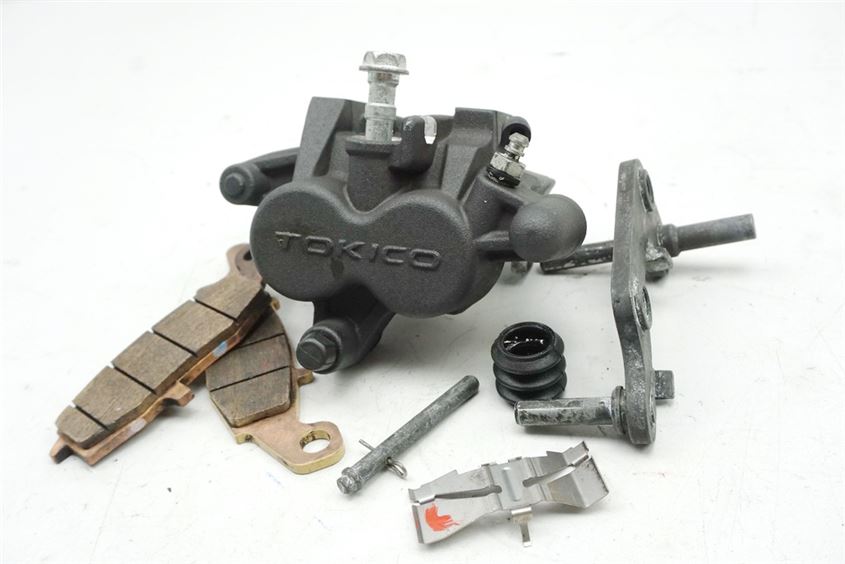 KAWASAKI ER-6 N ABS ER650E BREMSSATTEL RECHTS BRAKE CALIPER BREMSKLÖTZE - 8600 KM