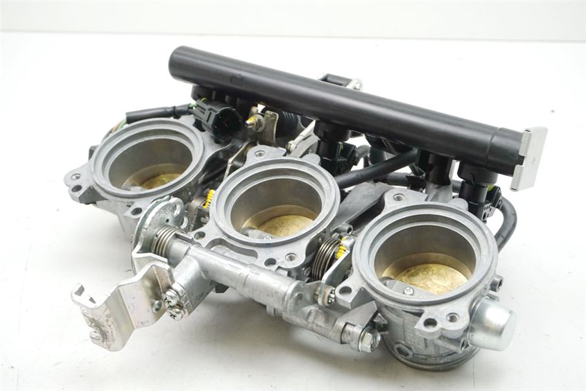 TRIUMPH STREET TRIPLE R 675 ABS L67LR INJECTION THROTTLE BODY