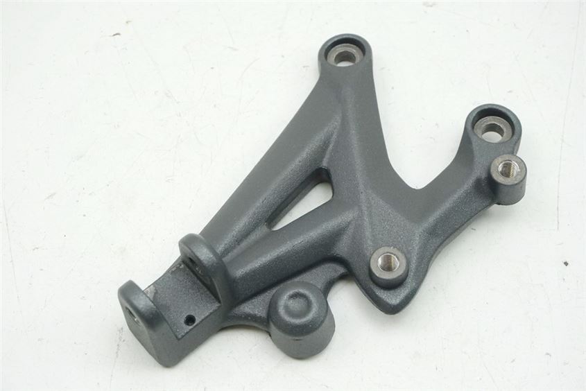 TRIUMPH STREET TRIPLE R 675 ABS L67LR SOPORTE ESTRIBERA CONDUCTOR IZQUIERDO SOPORTE ESTRIBERA