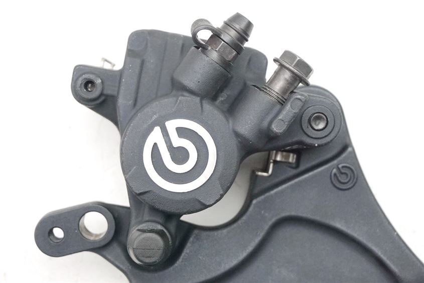 TRIUMPH STREET TRIPLE R 675 ABS L67LR BREMSSATTEL HINTEN BRAKE CALIPER ANKERPLATTE