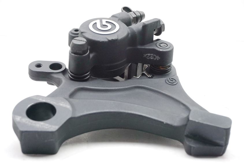 TRIUMPH STREET TRIPLE R 675 ABS L67LR BREMSSATTEL HINTEN BRAKE CALIPER ANKERPLATTE