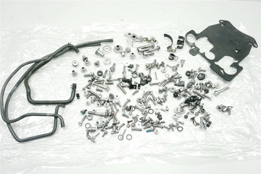 TRIUMPH STREET TRIPLE R 675 ABS L67LR SCHRAUBEN & KLEINTEILE