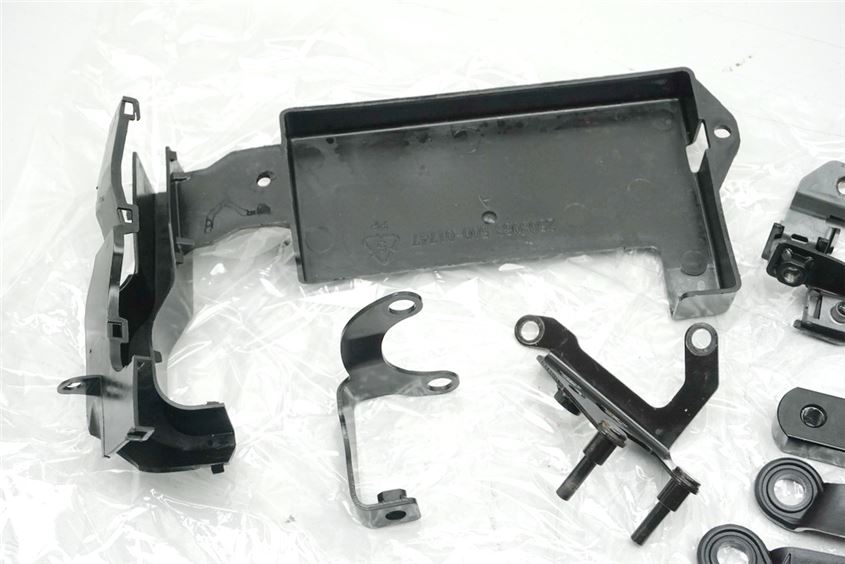 TRIUMPH STREET TRIPLE R 675 ABS L67LR HALTERUNGEN HALTER TRÄGER GUMMIS