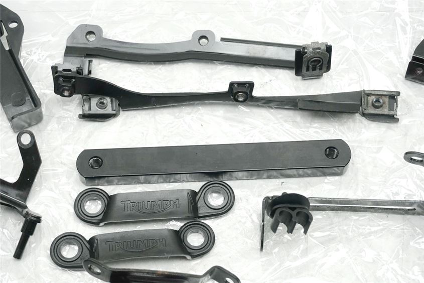 TRIUMPH STREET TRIPLE R 675 ABS L67LR SOPORTES SOPORTE GOMAS