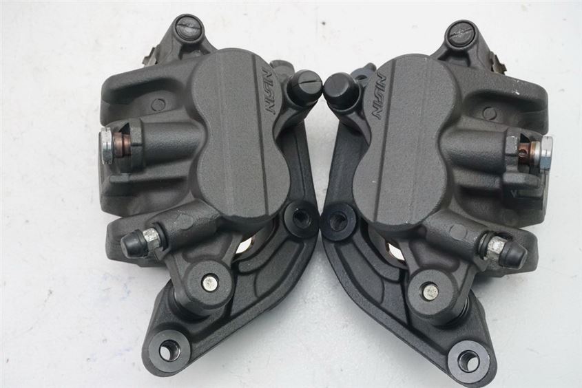 TRIUMPH STREET TRIPLE R 675 ABS L67LR BREMSSATTEL VORN BRAKE CALIPER - PAAR