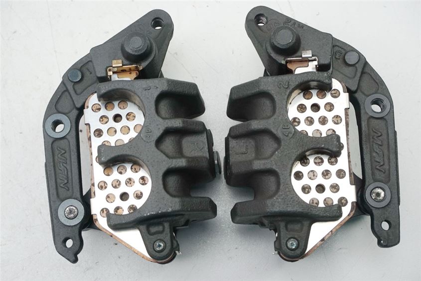 TRIUMPH STREET TRIPLE R 675 ABS L67LR BREMSSATTEL VORN BRAKE CALIPER - PAAR