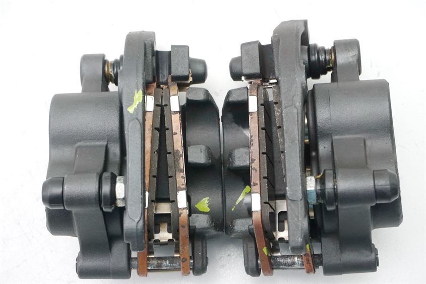 TRIUMPH STREET TRIPLE R 675 ABS L67LR BREMSSATTEL VORN BRAKE CALIPER - PAAR