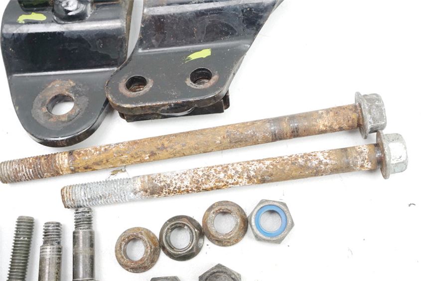 SUZUKI VS 800 VS52A/ B INTRUDER SOPORTE DE MOTOR EJE PERNO SOPORTE DE MOTOR