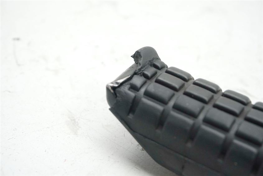 HONDA CBR 1000 SC24 FOOTREST PILLION RIGHT