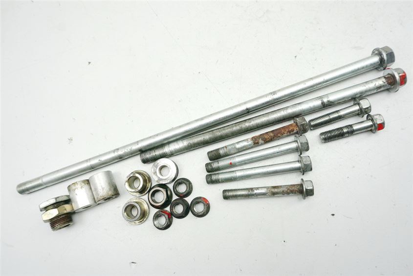 HONDA CBR 1000 SC24 ENGINE MOUNT AXLE BOLT ENGINE BRACKET