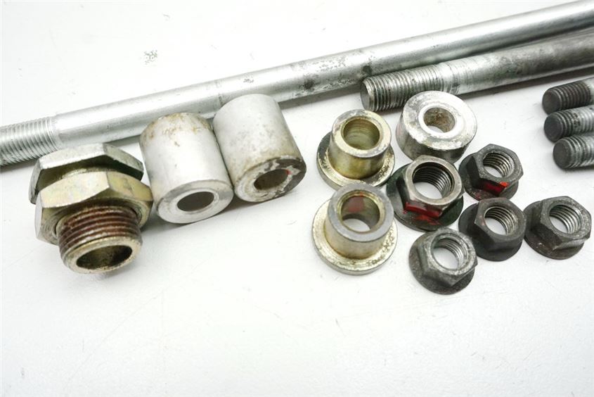 HONDA CBR 1000 SC24 ENGINE MOUNT AXLE BOLT ENGINE BRACKET