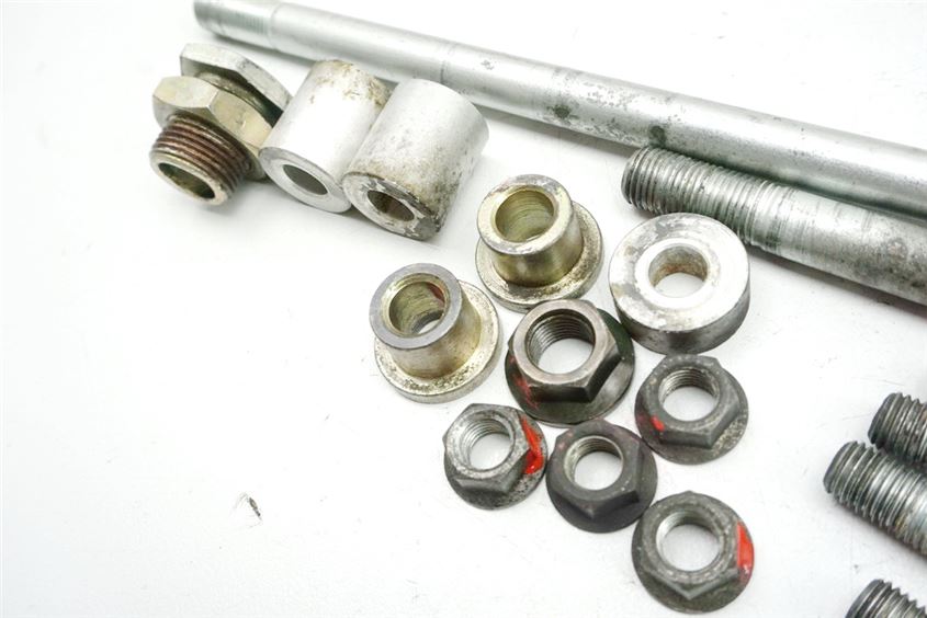 HONDA CBR 1000 SC24 ENGINE MOUNT AXLE BOLT ENGINE BRACKET