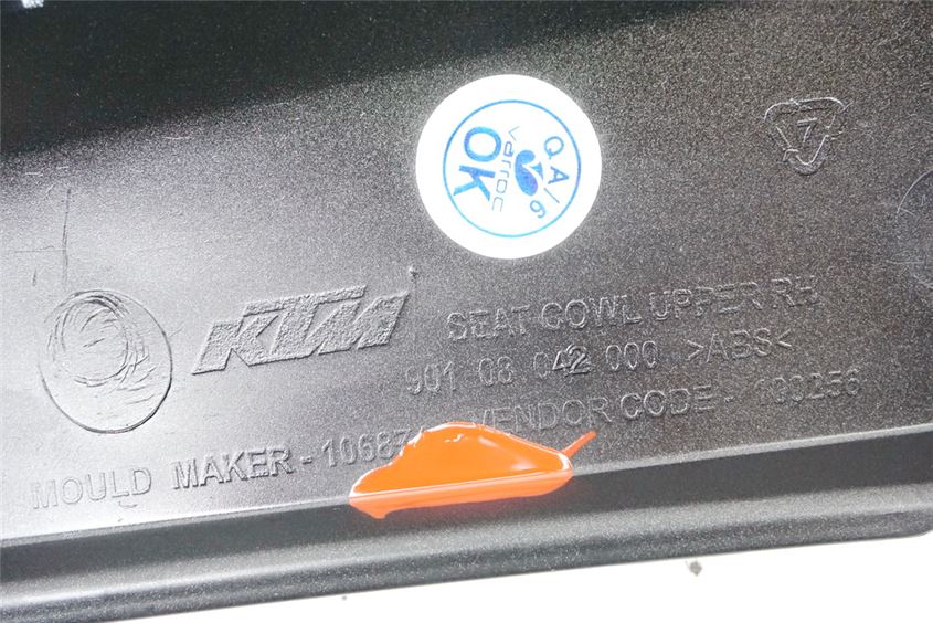 KTM DUKE 125 ABS A3 HECKVERKLEIDUNG RECHTS OBEN ABDECKUNG COVER