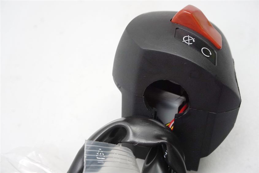 KTM DUKE 125 ABS A3 INTERRUPTOR DERECHO DEL MANILLAR - SÓLO 1771 KM