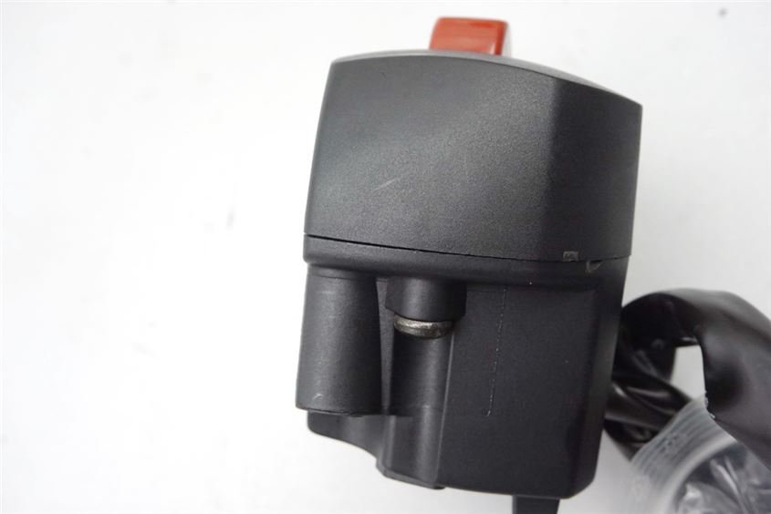KTM DUKE 125 ABS A3 INTERRUPTOR DERECHO DEL MANILLAR - SÓLO 1771 KM