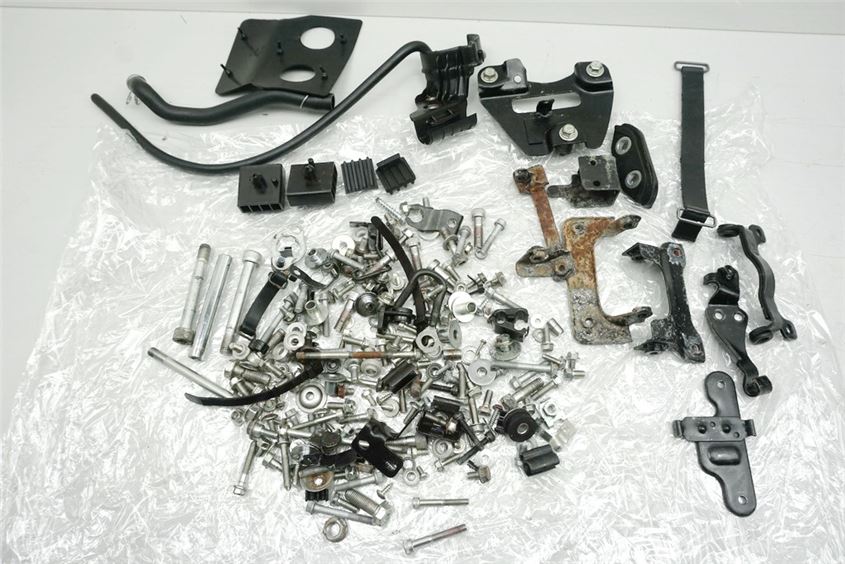KTM DUKE 125 ABS A3 SCHRAUBEN & KLEINTEILE & HALTER