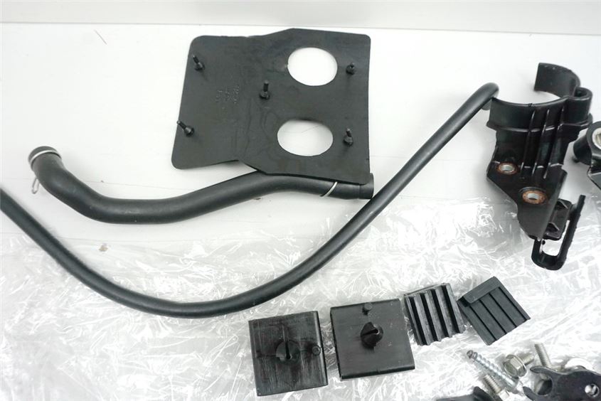 KTM DUKE 125 ABS A3 SCHRAUBEN & KLEINTEILE & HALTER