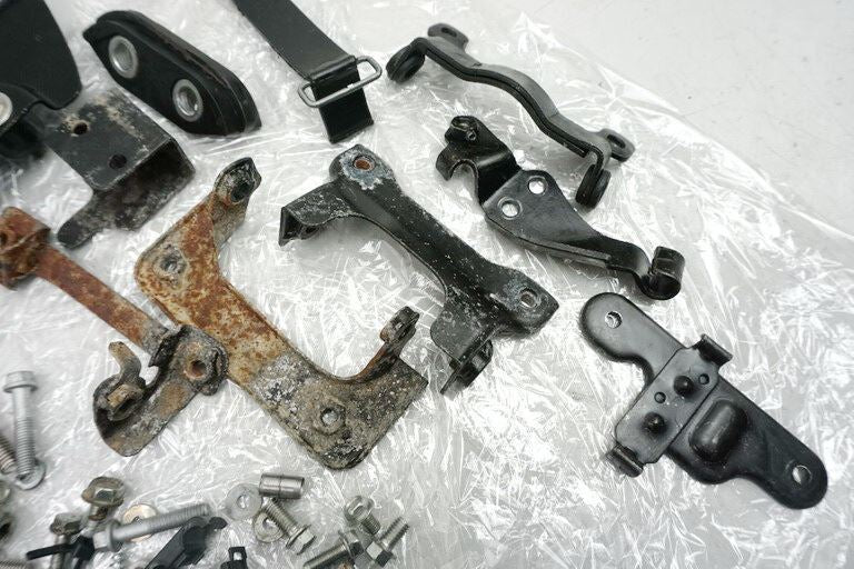 KTM DUKE 125 ABS A3 SCHRAUBEN & KLEINTEILE & HALTER