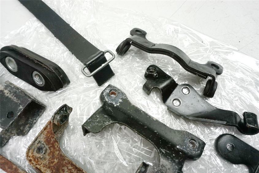 KTM DUKE 125 ABS A3 SCHRAUBEN & KLEINTEILE & HALTER