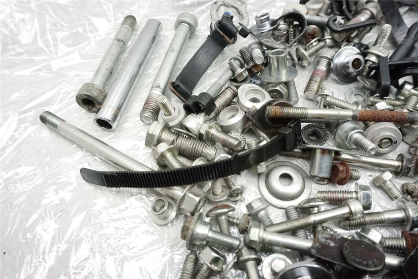KTM DUKE 125 ABS A3 SCHRAUBEN & KLEINTEILE & HALTER