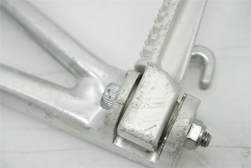 YAMAHA R6 RJ05/ RJ09 FUßRASTENANLAGE SOZIUS LINKS HALTER FUßRASTE