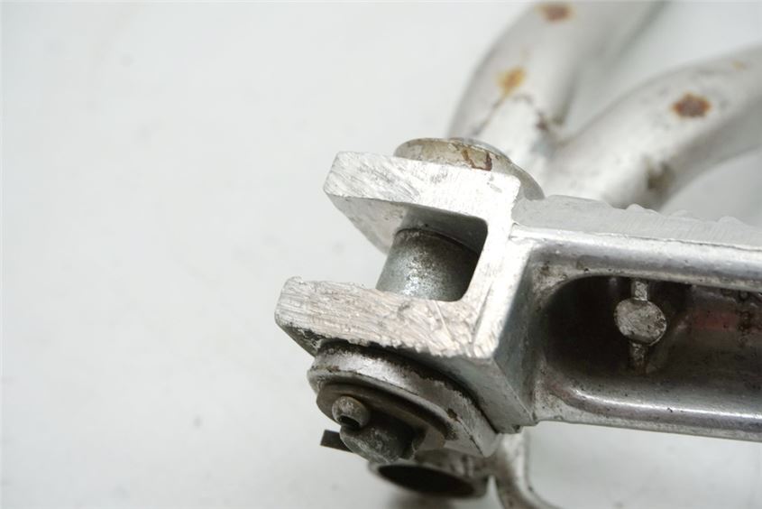 SUZUKI RF 600 GN76B FUßRASTENANLAGE SOZIUS LINKS HALTER FUßRASTE