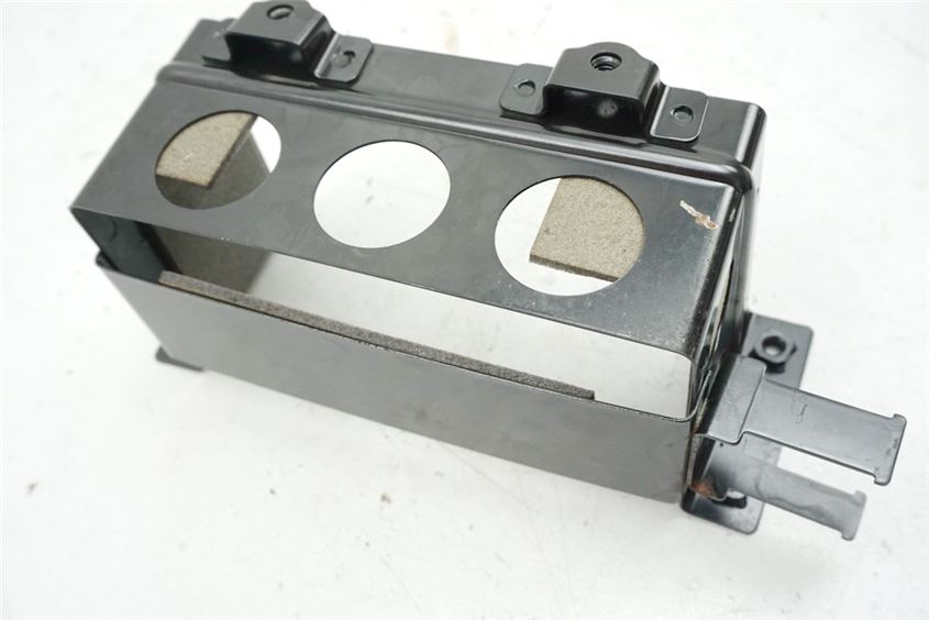 SUZUKI RF 600 GN76B BATTERIEKASTEN HALTERUNG BATTERIE BATTERIEFACH