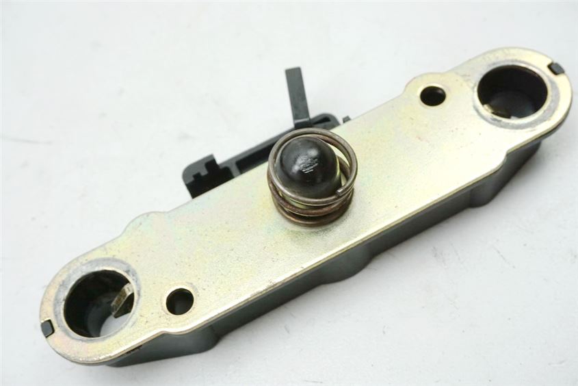 SUZUKI RF 600 GN76B VERSCHLUß SOZIUSSITZ VERRIEGELUNG HALTER ÖFFNER