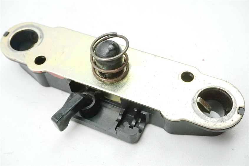 SUZUKI RF 600 GN76B VERSCHLUß SOZIUSSITZ VERRIEGELUNG HALTER ÖFFNER