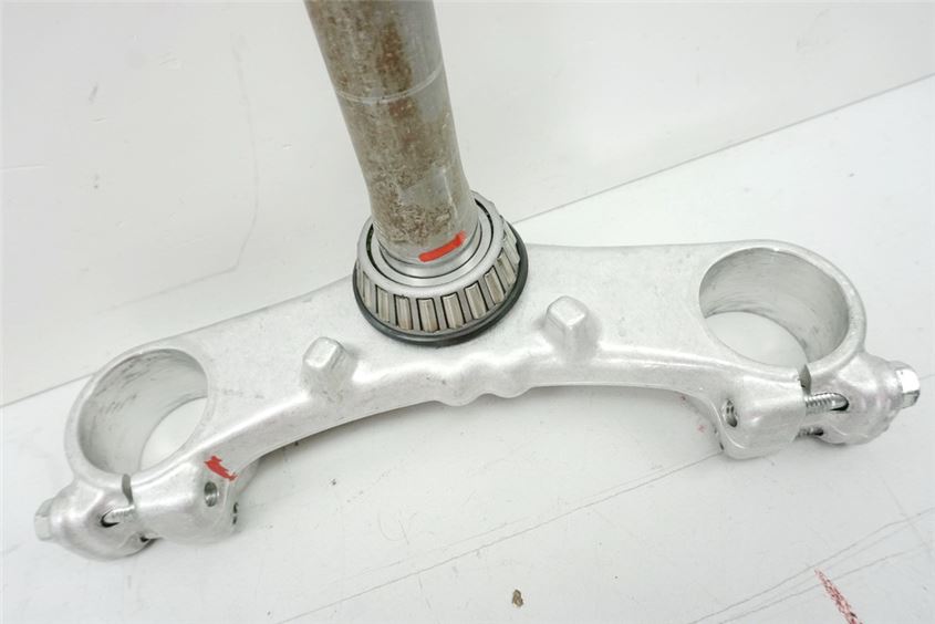 SUZUKI RF 600 GN76B LOWER TRIPLE TREE FORKS - ACCIDENT-FREE