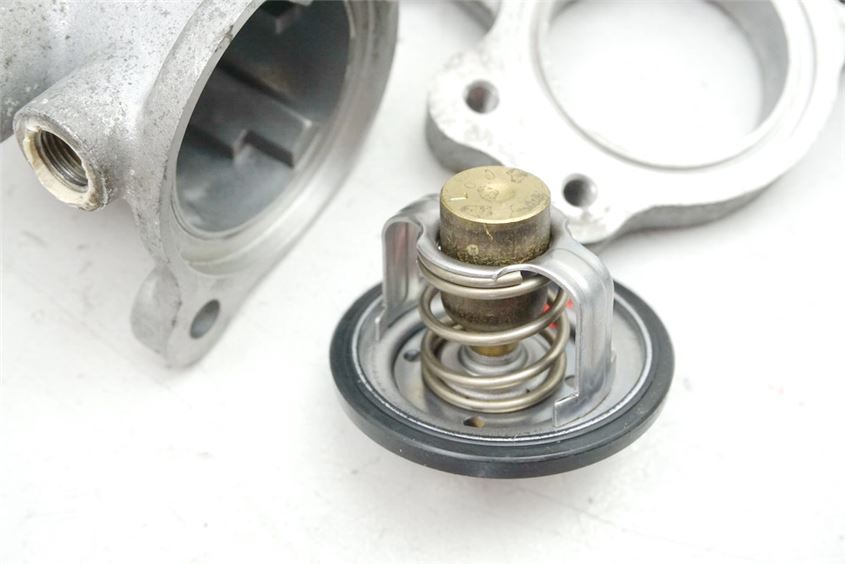 SUZUKI RF 600 GN76B TERMOSTATO CAJA TERMOSTÁTICA