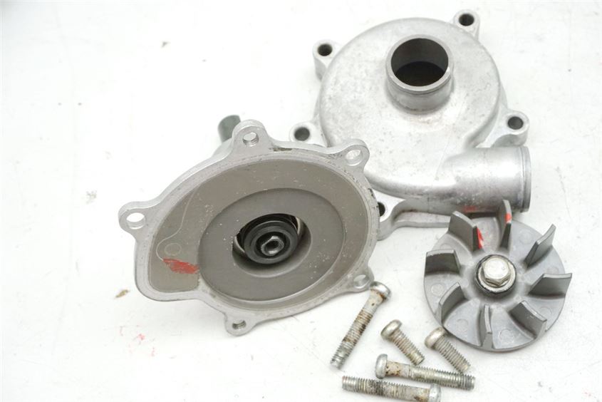 SUZUKI RF 600 GN76B BOMBA DE AGUA