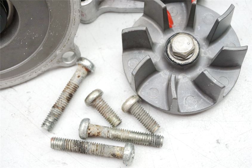 SUZUKI RF 600 GN76B BOMBA DE AGUA