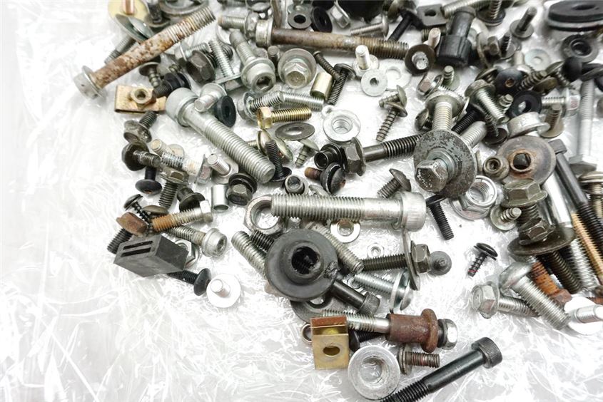 SUZUKI RF 600 GN76B TORNILLOS Y PIEZAS PEQUEÑAS Y SOPORTES