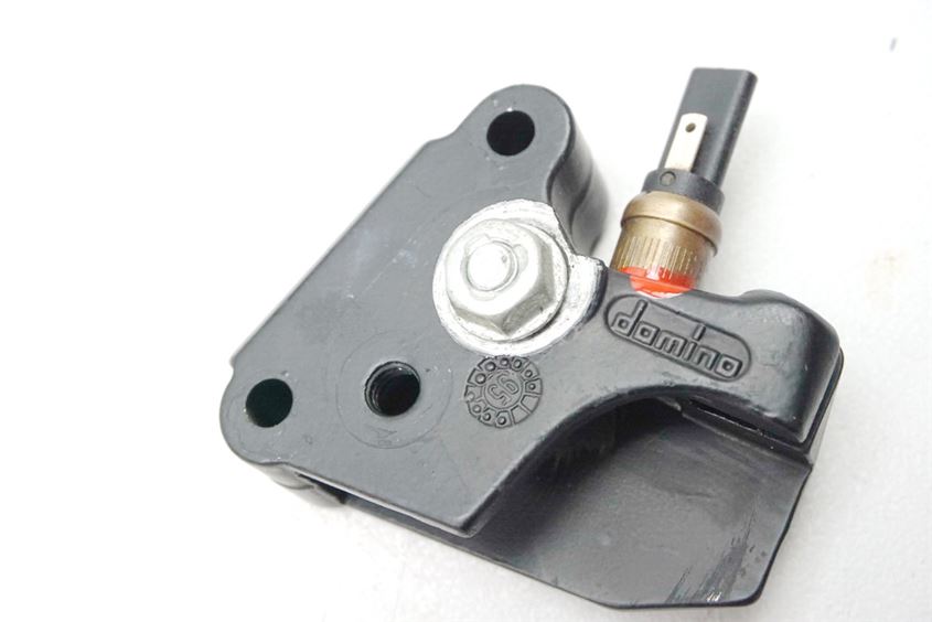 PIAGGIO SFERA 50 C01 BOMBA FRENO IZQUIERDA SOPORTE INTERRUPTOR LUZ FRENO