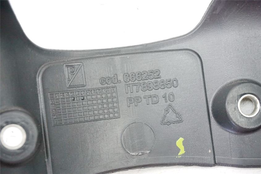 PIAGGIO MP3 YOURBAN 300 LT M75 CUBIERTA DEL BRAZO OSCILANTE INFERIOR IZQUIERDO CUBIERTA CARENADO
