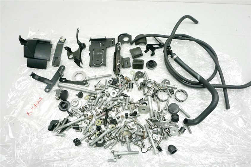BMW F 800 ST A E8ST K71 TORNILLOS Y PIEZAS PEQUEÑAS